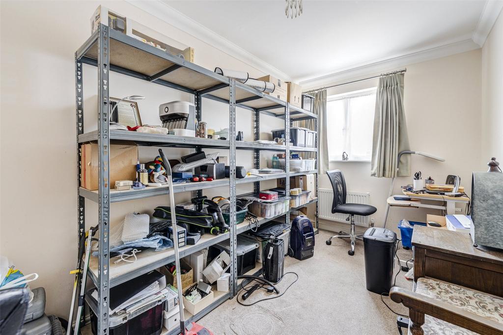 Bedroom/ Study