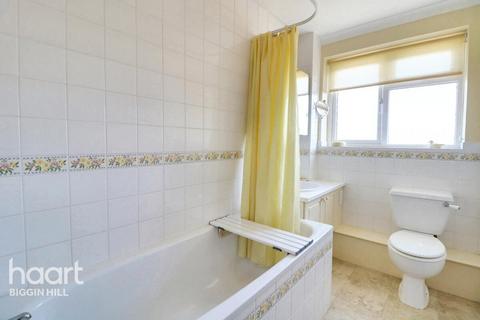 18 Rushdene Walk, Biggin Hill, Westerham, TN16 3UG
