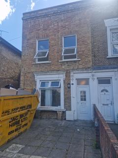 4 bedroom terraced house to rent, Buxton Rd, E15 1QU