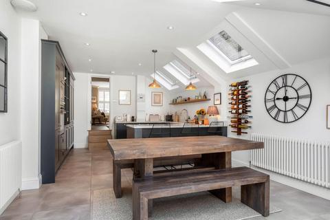 8 Lutwyche Road, London, SE6 4EP