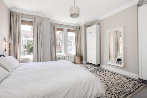 8 Lutwyche Road, London, SE6 4EP
