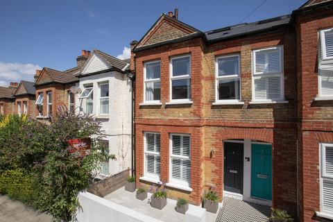 8 Lutwyche Road, London, SE6 4EP