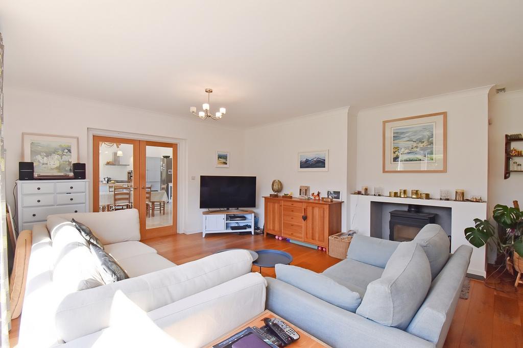 Sitting Room / Dining Room