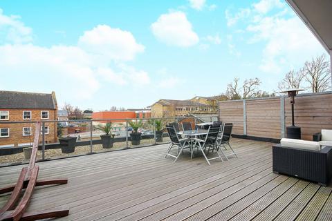 2 bedroom flat to rent, Balham Hill, Clapham South, London, SW12