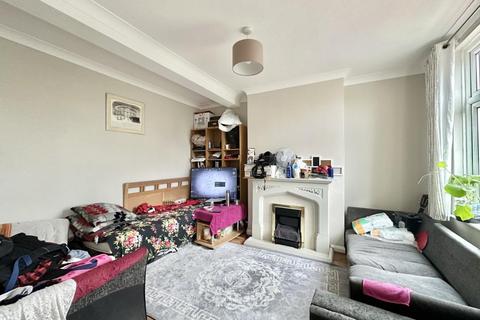 3 bedroom flat for sale, Kingshill Avenue, Hayes, Middlesex, UB4 8BY