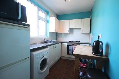 3 bedroom flat for sale, Kingshill Avenue, Hayes, Middlesex, UB4 8BY