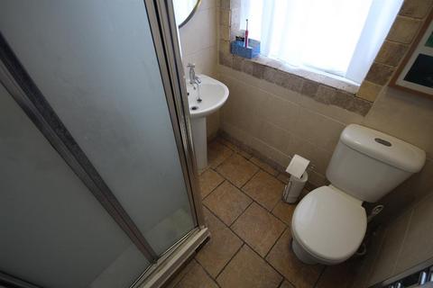 3 bedroom flat for sale, Kingshill Avenue, Hayes, Middlesex, UB4 8BY