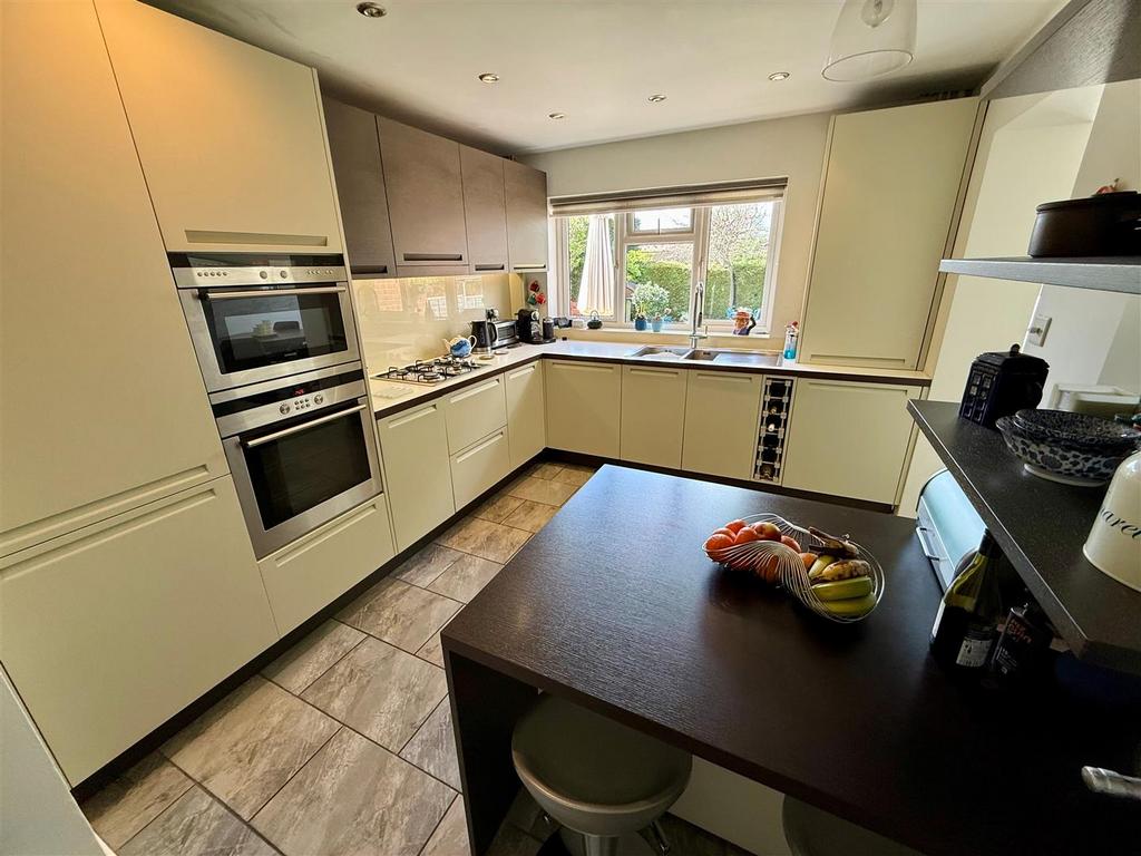 SR3 Kitchen.jpg