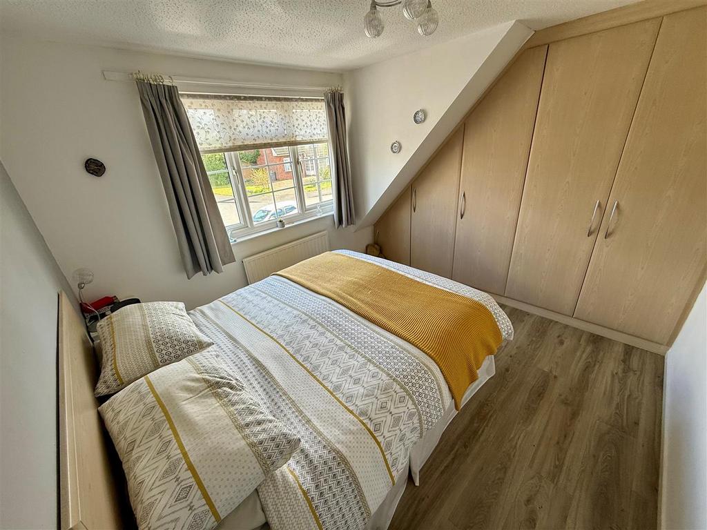SR3 Bed1.jpg