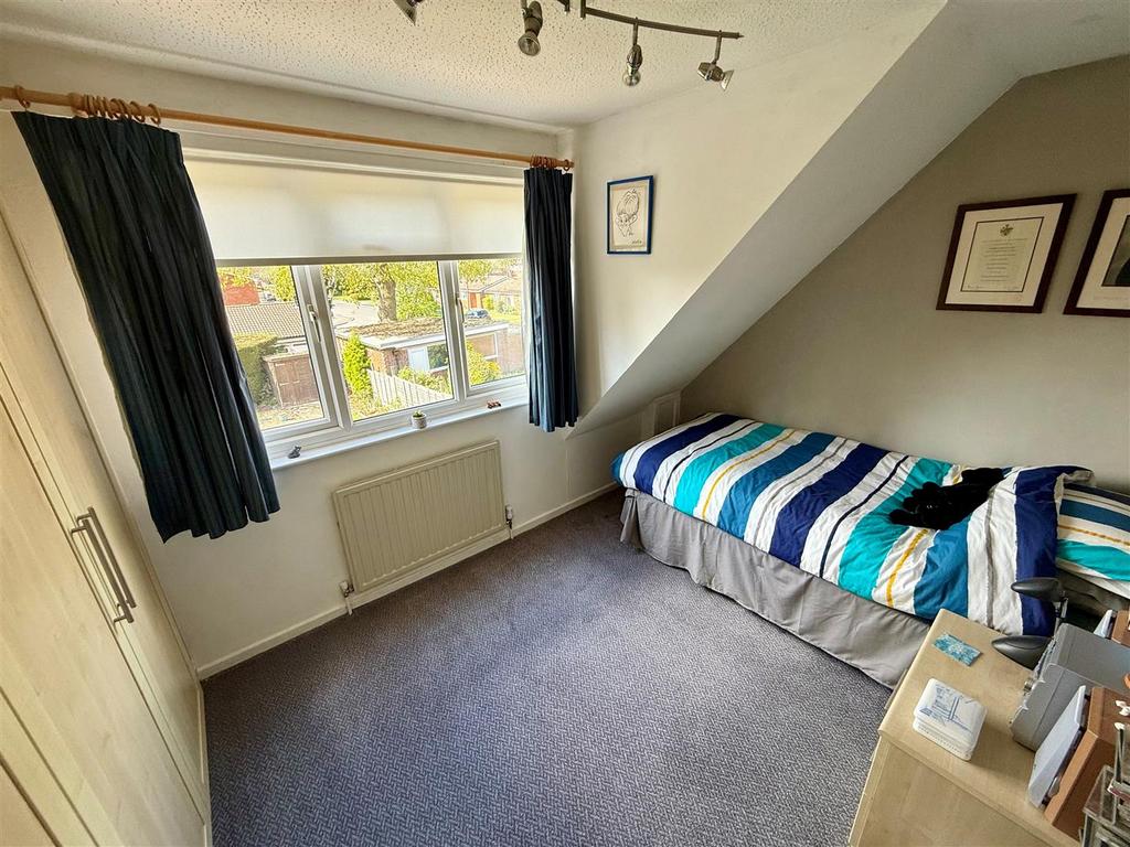 SR3 Bed2.jpg