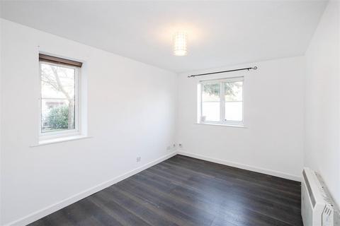1 bedroom flat to rent, Beaufort Close, Chingford