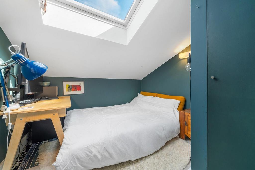 Bedrom 2.jpg