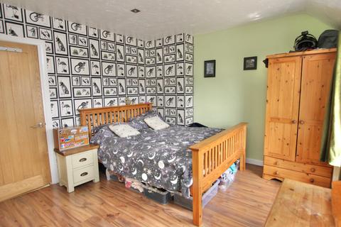 3 bedroom semi-detached house for sale, Chaucer Road, Elvington, Dover