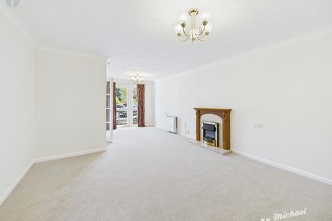 1 bedroom flat for sale, Florence Court, Willow Road, Aylesbury, Buckinghamshire
