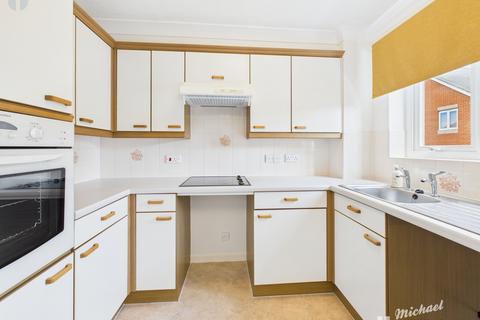 1 bedroom flat for sale, Florence Court, Willow Road, Aylesbury, Buckinghamshire