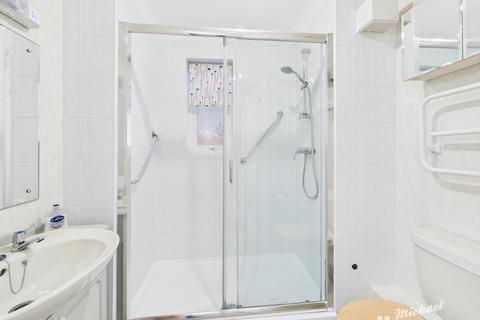 1 bedroom flat for sale, Florence Court, Willow Road, Aylesbury, Buckinghamshire