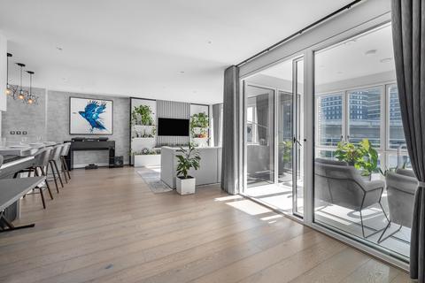 Royal Captain Court, Arniston Way, London, E14