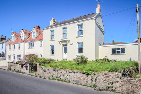 3 bedroom property for sale, Ruettes Brayes, St Peter Port, Guernsey, GY1