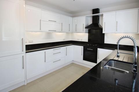3 bedroom detached house to rent, Gordon Hill, Chesham Court, EN2