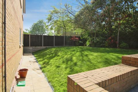 3 bedroom detached house to rent, Gordon Hill, Chesham Court, EN2