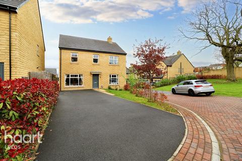 4 bedroom detached house for sale, Moorside Court, Cleckheaton