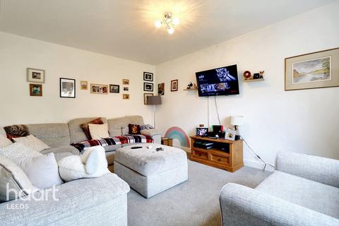 4 bedroom detached house for sale, Moorside Court, Cleckheaton