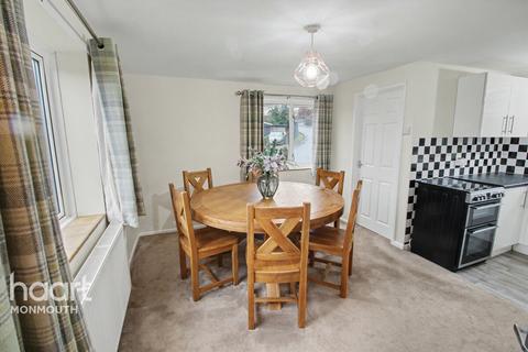 undefined, Queens Hill, Monmouth