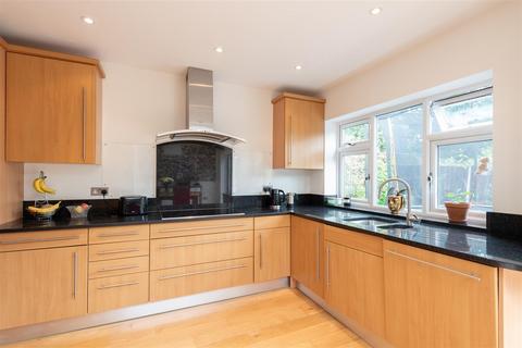 18 Friars Walk, London, N14 5LS