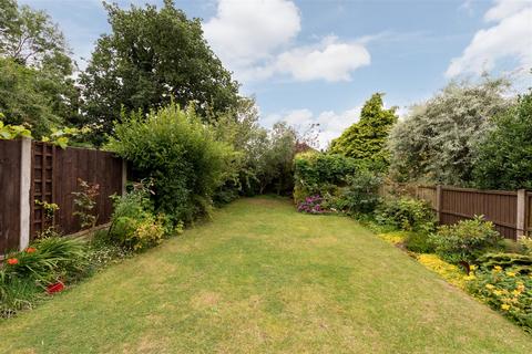 18 Friars Walk, London, N14 5LS