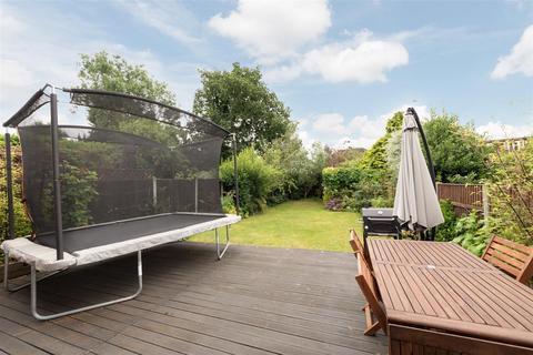 18 Friars Walk, London, N14 5LS
