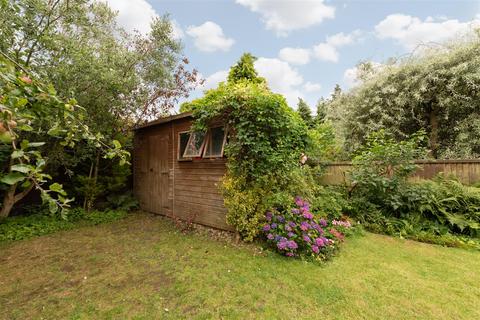 18 Friars Walk, London, N14 5LS