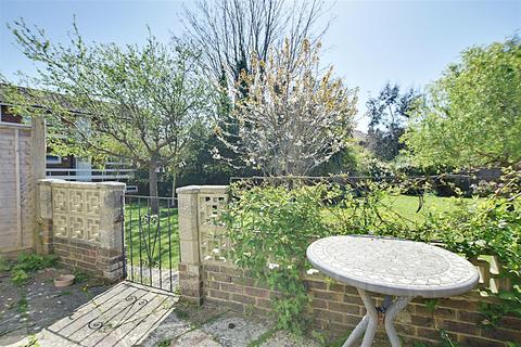 2 bedroom terraced house for sale, Chelsea Close, Bexhill-On-Sea