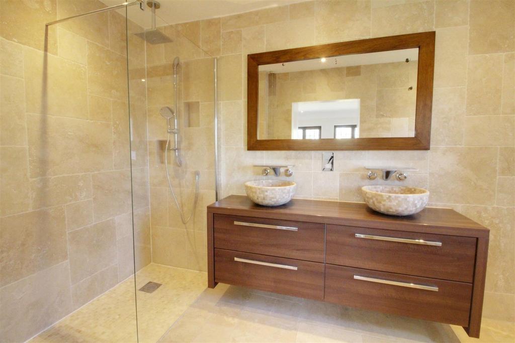 Bathroom3.jpg
