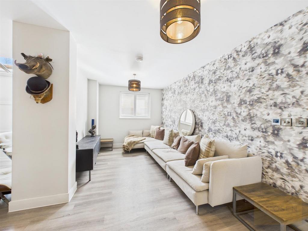 CAM01118 G0-PR0231-STILL017.jpg