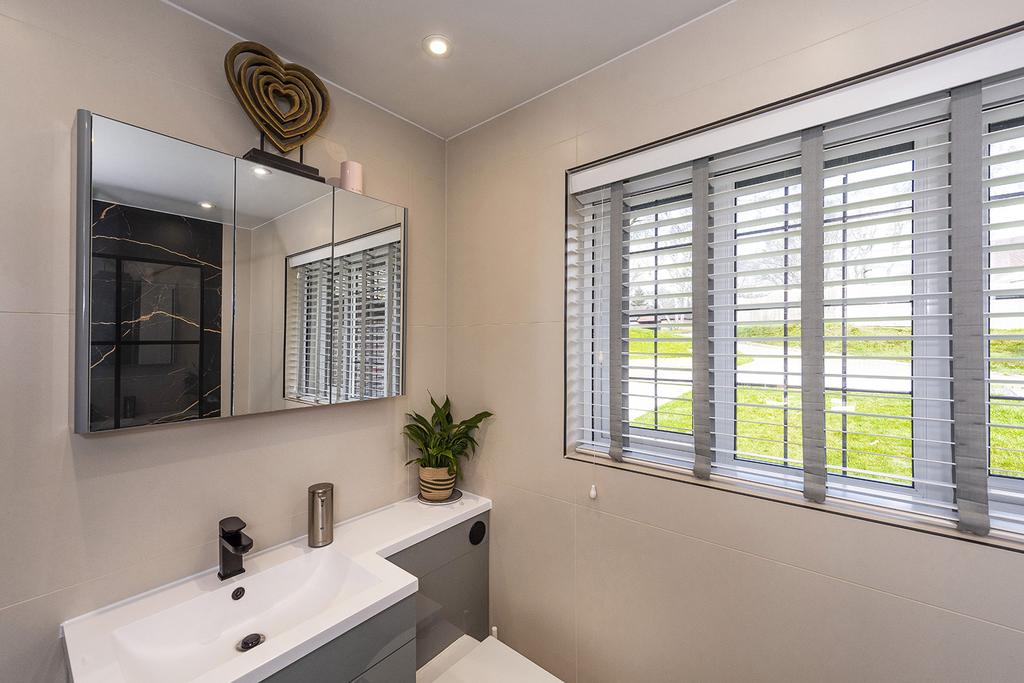 Ensuite Dressing Room and Shower Room