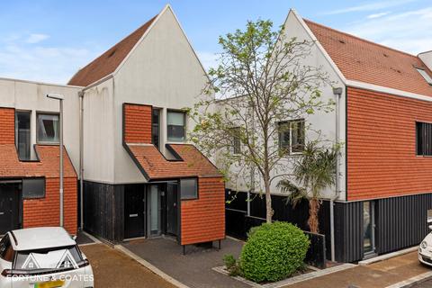 14 Brickcroft Hoppit, Harlow, CM17 9FJ