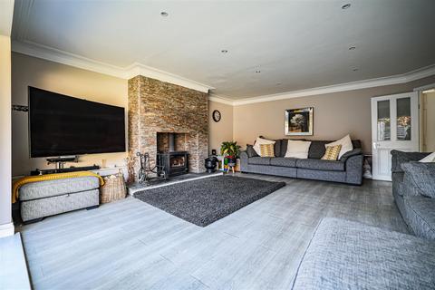 27 Kendale, Hemel Hempstead, HP3 8NN