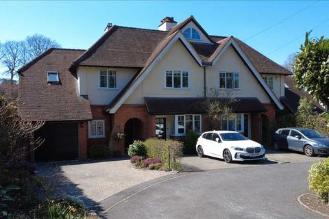 2, Hillside Tilford Road, Hindhead, GU26 6RD