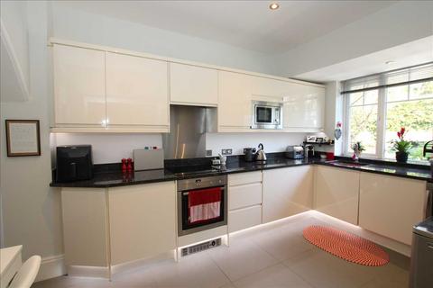 2, Hillside Tilford Road, Hindhead, GU26 6RD