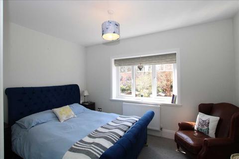 2, Hillside Tilford Road, Hindhead, GU26 6RD