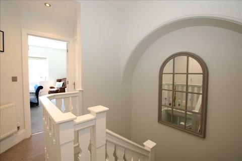 2, Hillside Tilford Road, Hindhead, GU26 6RD