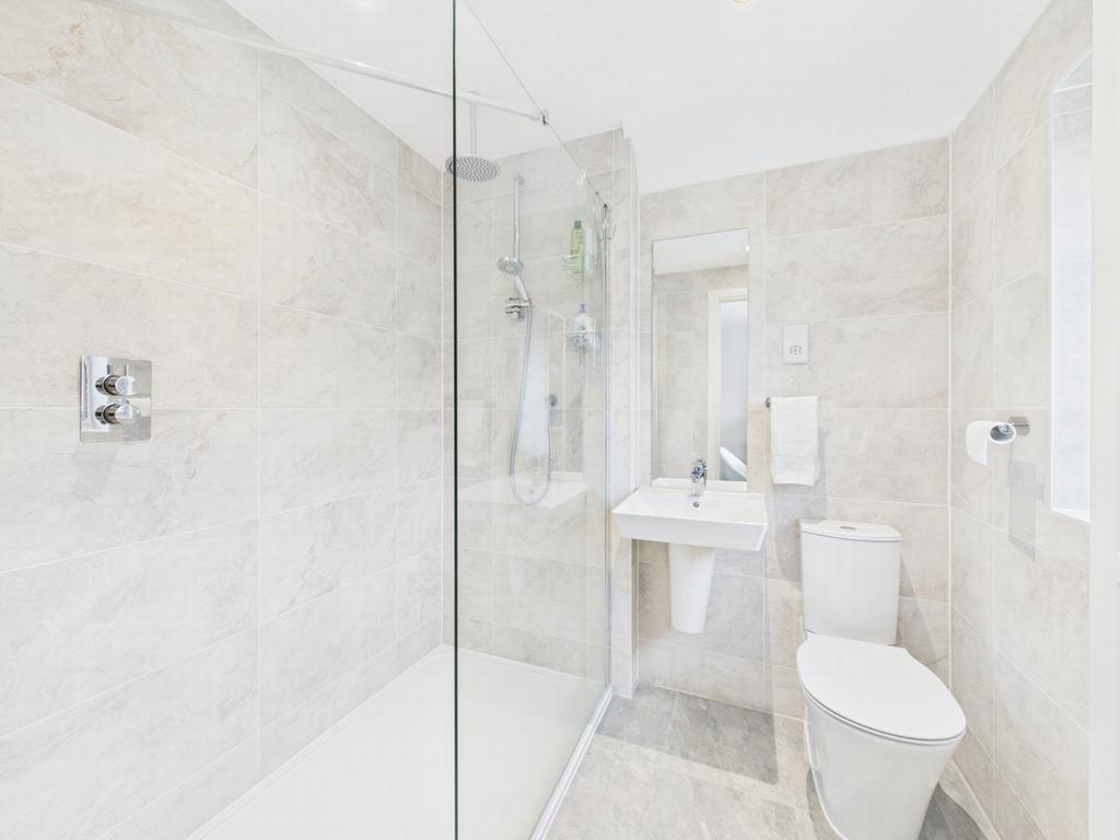 En Suite Shower Rm 2