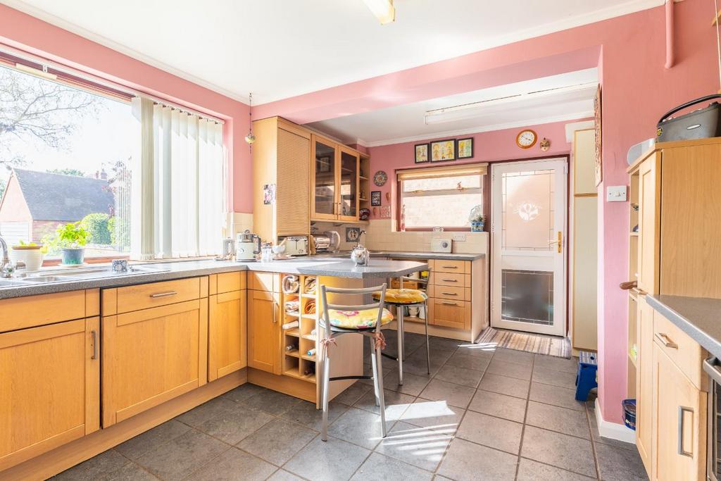 KITCHEN-1.jpg