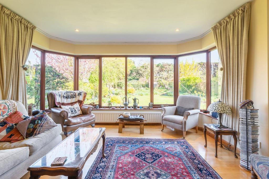 DINING ROOM-2.jpg