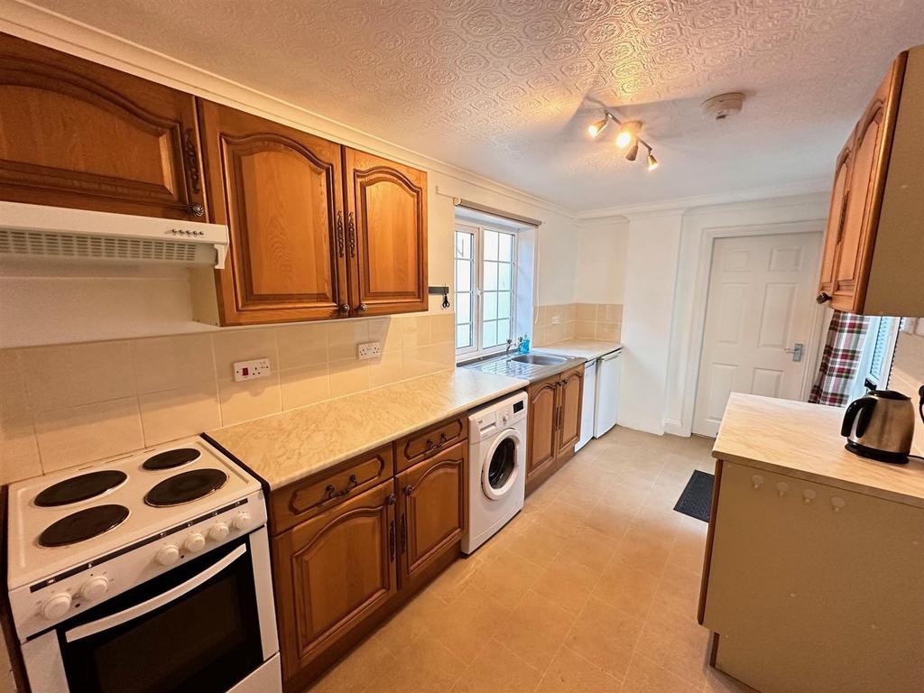 Kitchen 2.jpg