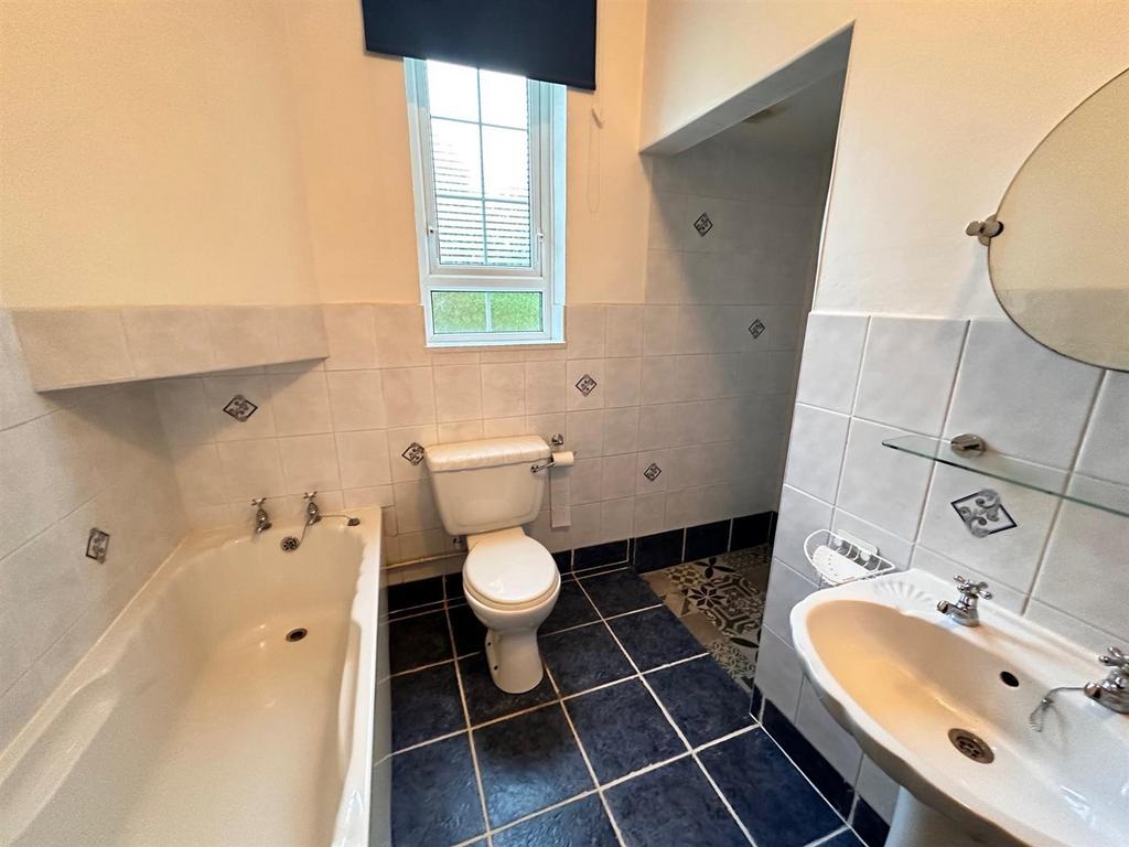 Bathroom.jpg