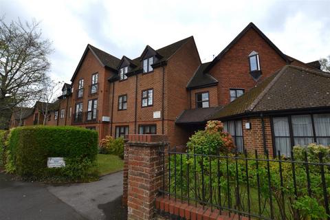 2 bedroom apartment for sale, Pinewood Court, Fleet GU51