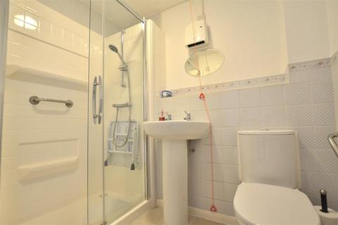 2 bedroom apartment for sale, Pinewood Court, Fleet GU51