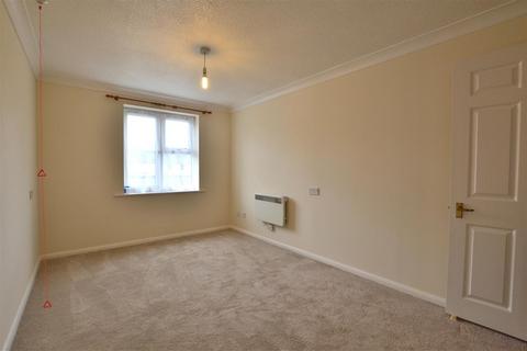 2 bedroom apartment for sale, Pinewood Court, Fleet GU51