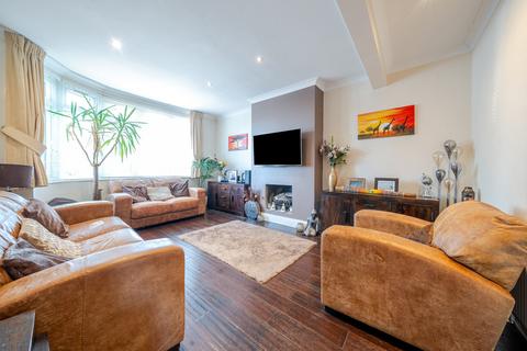 4 Ferncroft Avenue, Ruislip, HA4 9JD